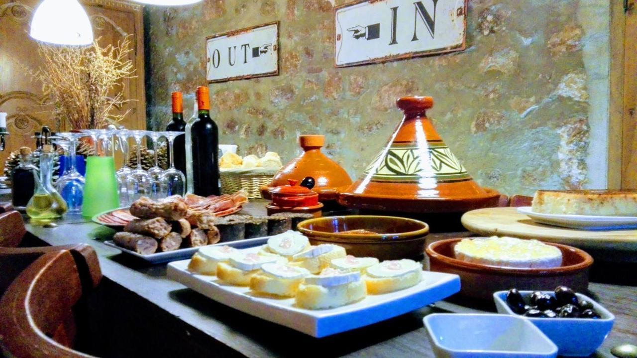 Вилла La Vieja Escuela Фуэнтес-де-Рубьелос Экстерьер фото